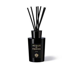 Aqua di Parma, Oud & Spice  Oud & Spice stems from the passion for one of  the rarest and most mysterious ingredients that nature offers us. This  fragrance elevates to art